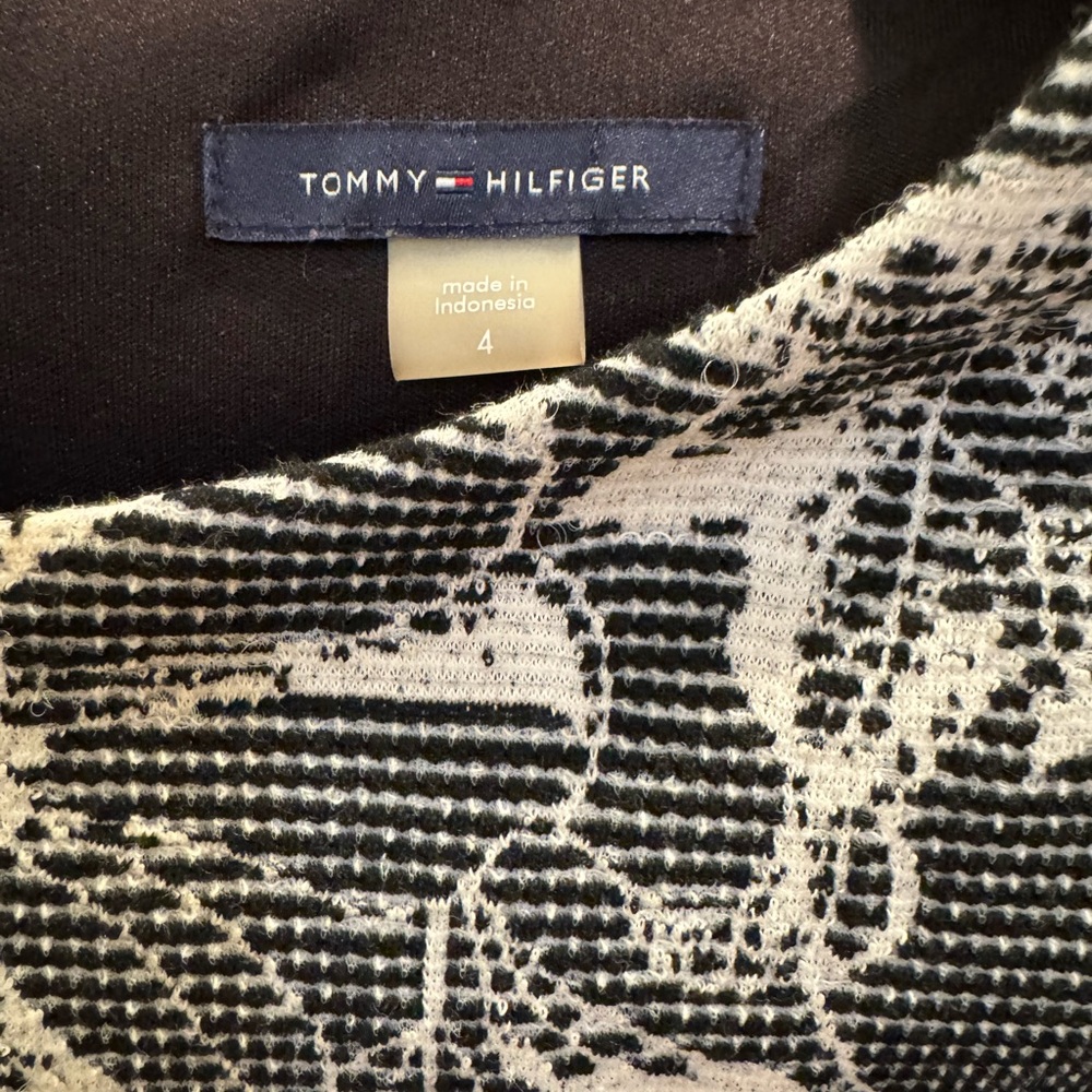 Tommy Hilfiger dress with flared sleeves, Size 4 - Picture 4 of 5